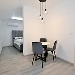 Palace 3*