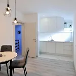 Palace 3*