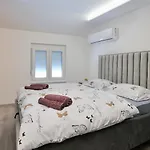 Palace 3*